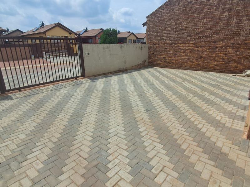House For Sale in Soshanguve Ext - Photo 4