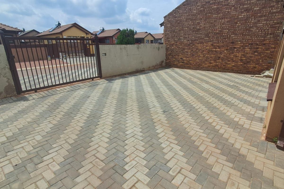 House For Sale in Soshanguve Ext - Photo 4