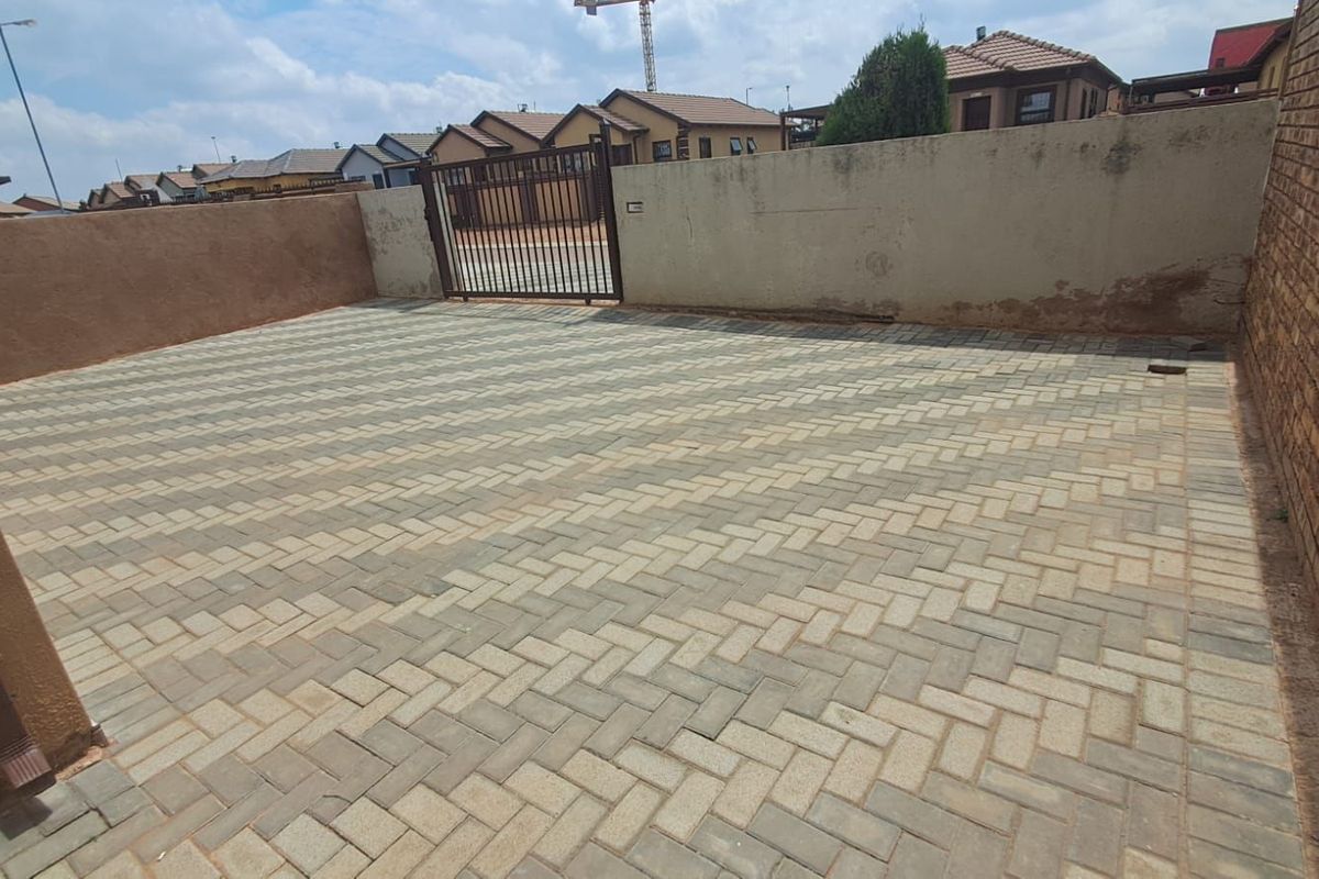 House For Sale in Soshanguve Ext - Photo 3