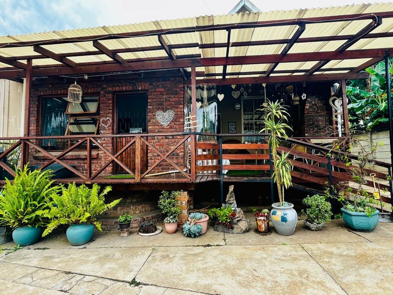 House For Sale in College Hill - Photo 2