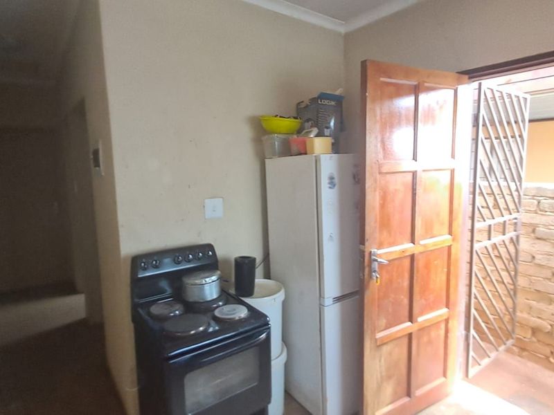 House For Sale in Soshanguve Ext - Photo 3