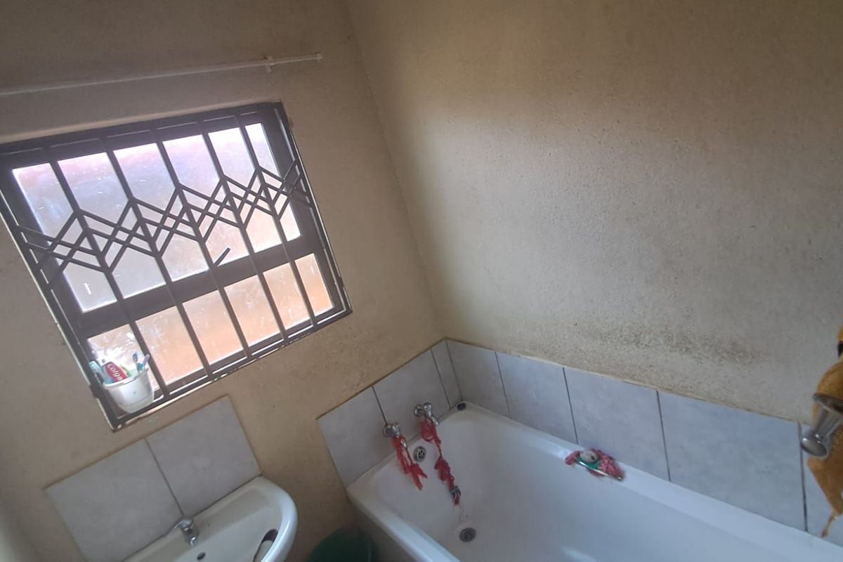 House For Sale in Soshanguve Ext - Photo 4