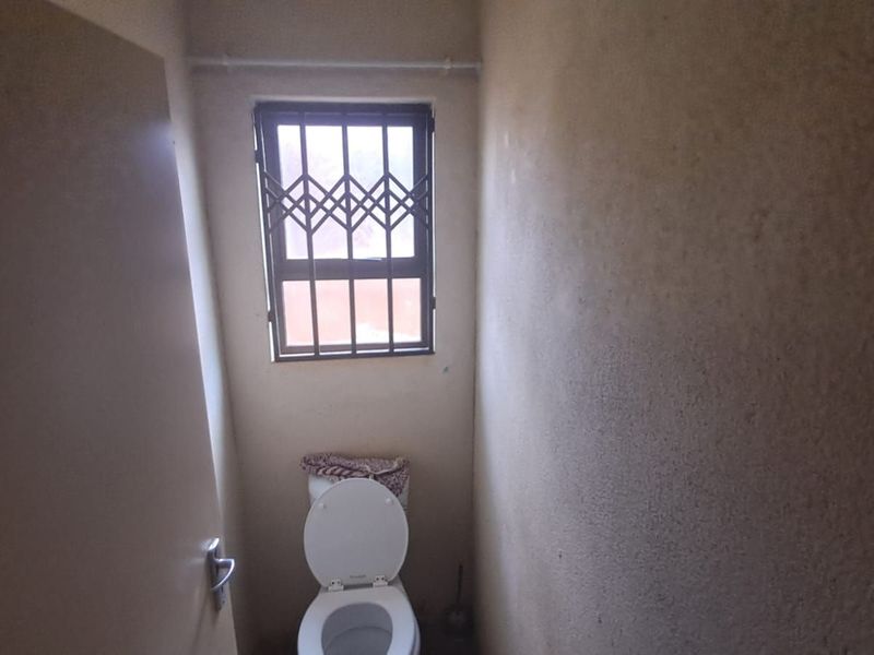 House For Sale in Soshanguve Ext - Photo 5