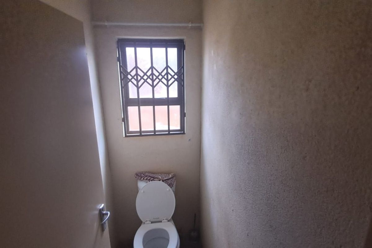 House For Sale in Soshanguve Ext - Photo 5