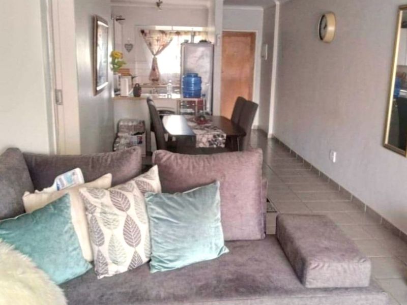 Apartment For Sale in Die Hoewes - Photo 5