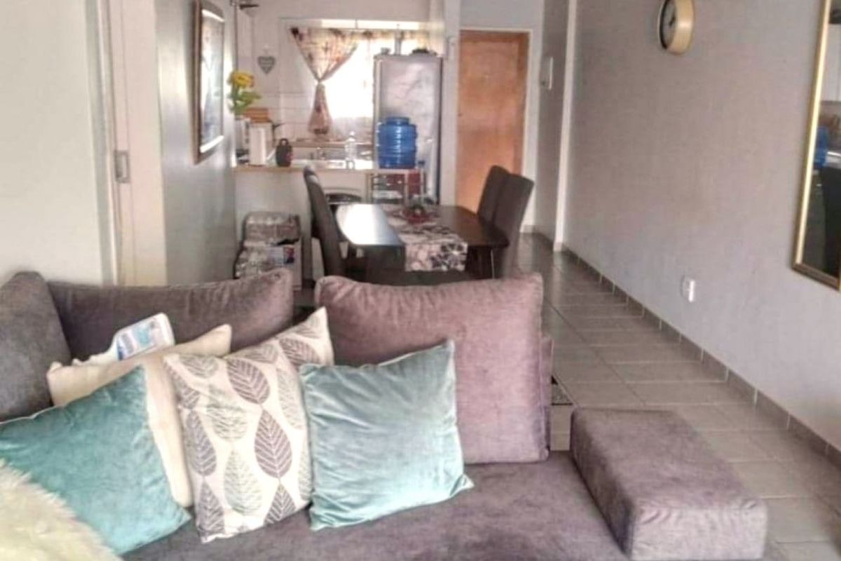 Apartment For Sale in Die Hoewes - Photo 5