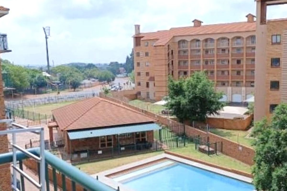 Apartment For Sale in Die Hoewes - Photo 2