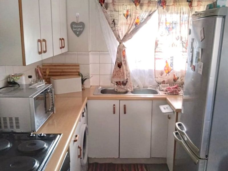 Apartment For Sale in Die Hoewes - Photo 3