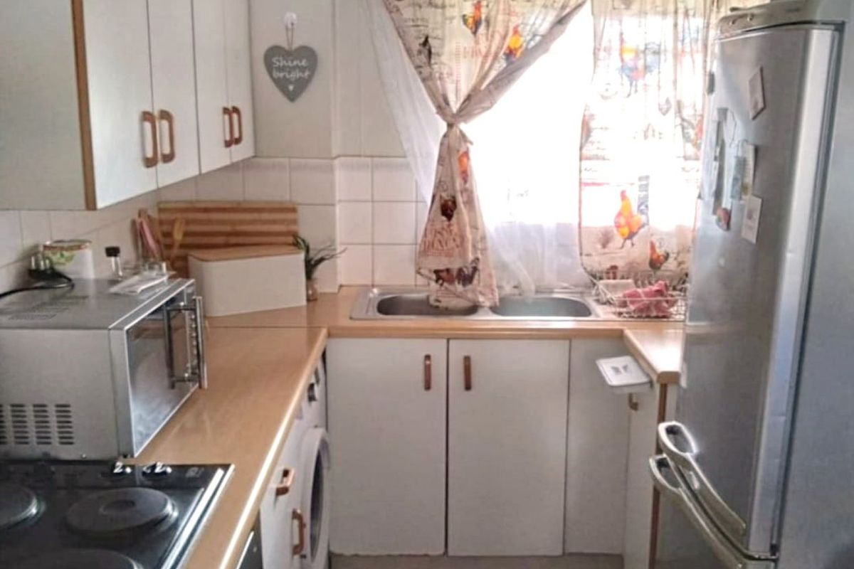 Apartment For Sale in Die Hoewes - Photo 3