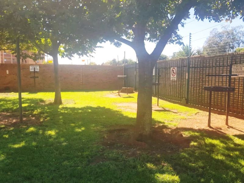 Apartment For Sale in Die Hoewes - Photo 10