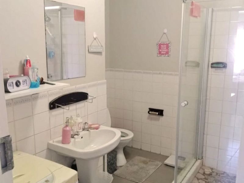 Apartment For Sale in Die Hoewes - Photo 9