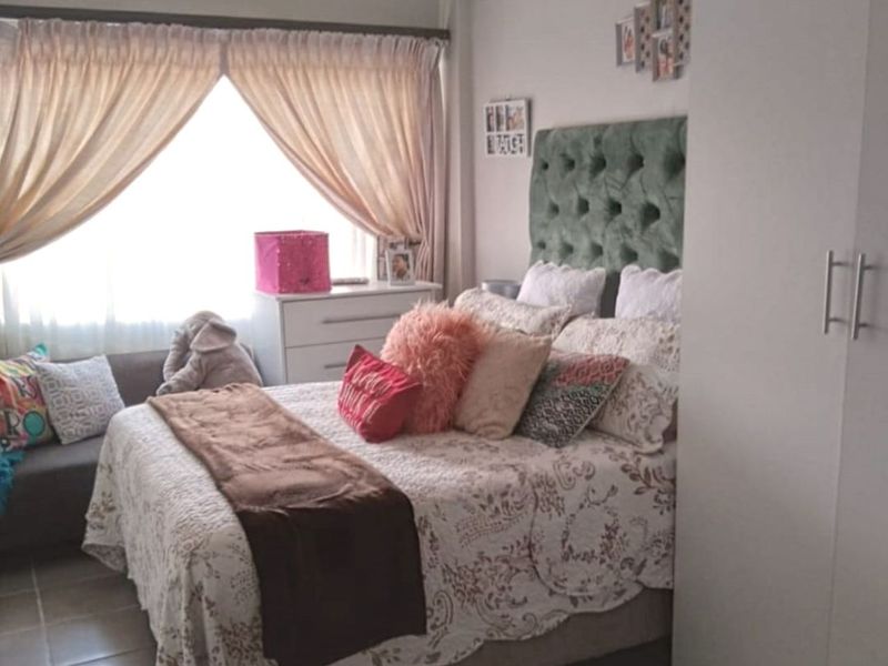 Apartment For Sale in Die Hoewes - Photo 8