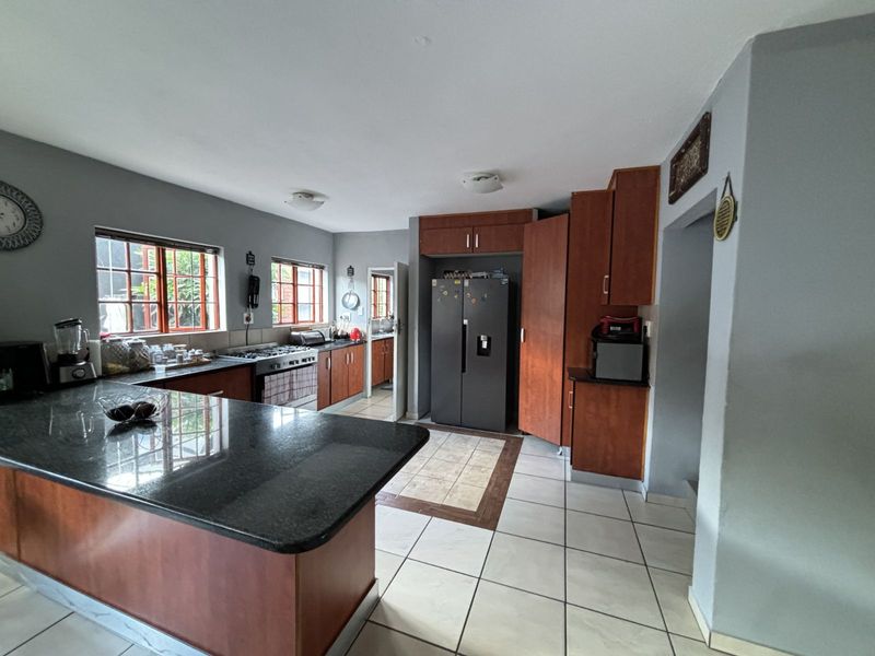 House For Sale in Golden Acres Estate - Photo 7