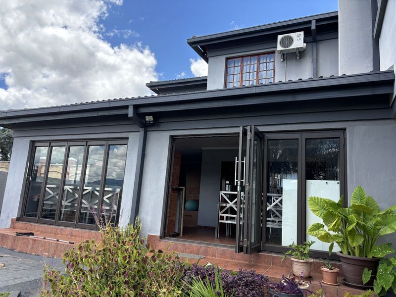 House For Sale in Golden Acres Estate - Photo 2