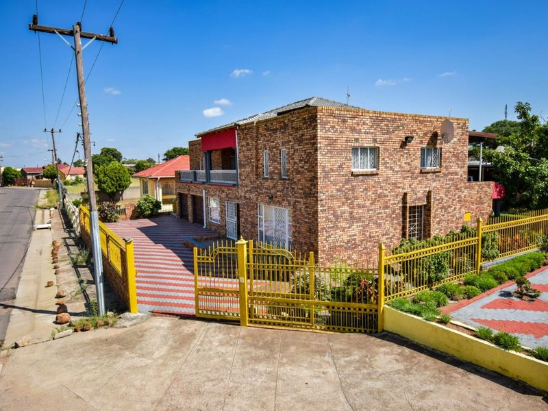 House For Sale in Mabopane Central - Photo 2