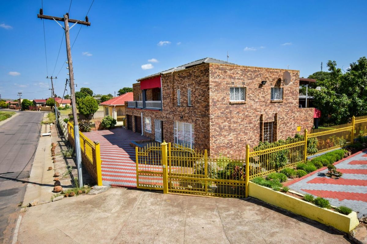 House For Sale in Mabopane Central - Photo 2