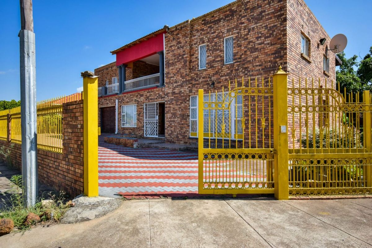 House For Sale in Mabopane Central - Photo 3