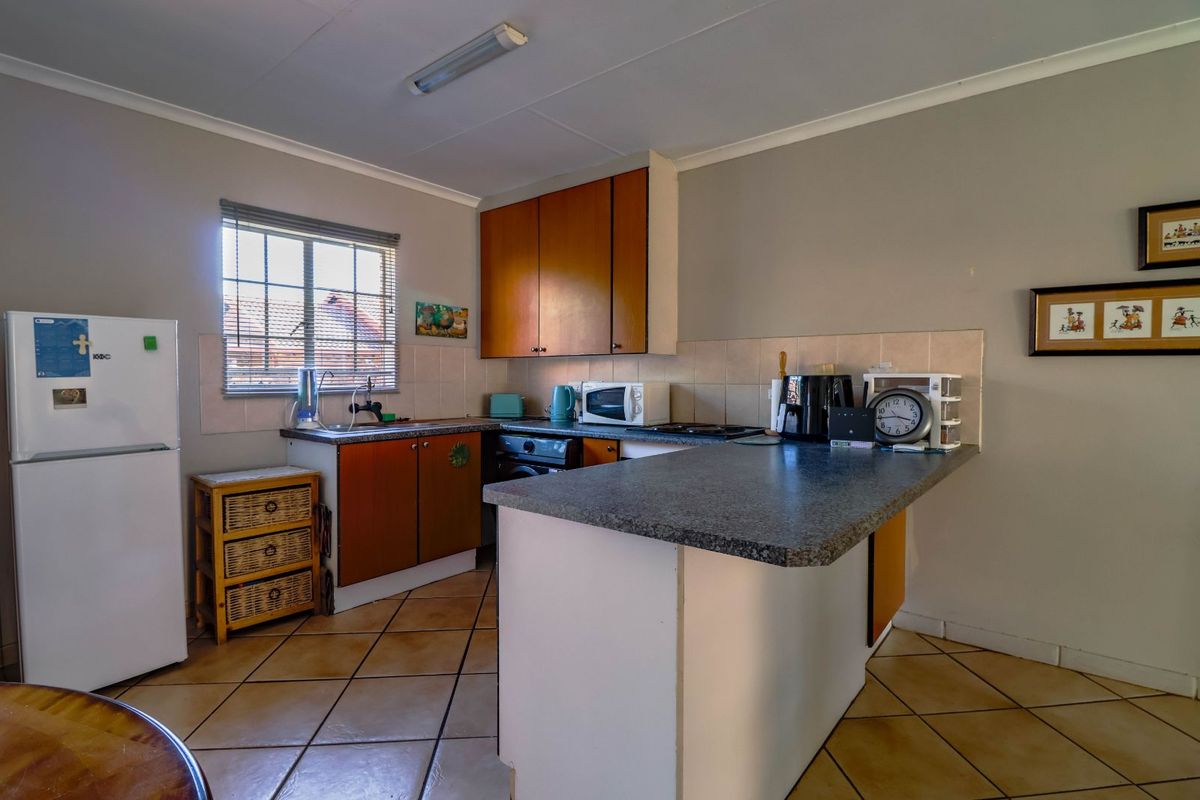 Townhouse For Sale in Amberfield - Photo 5