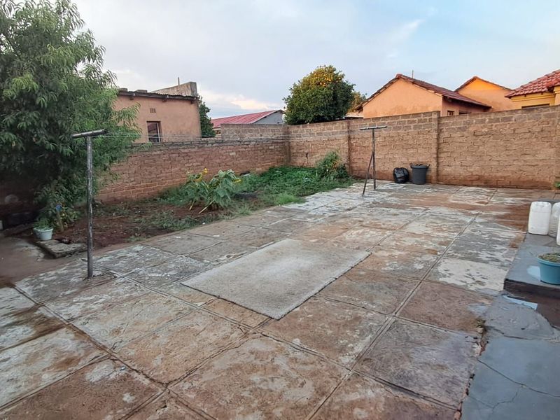 House For Sale in Soshanguve Ext - Photo 7