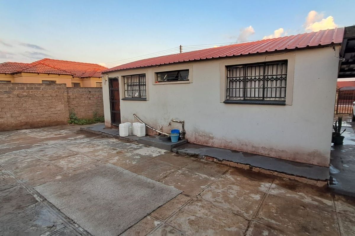 House For Sale in Soshanguve Ext - Photo 3