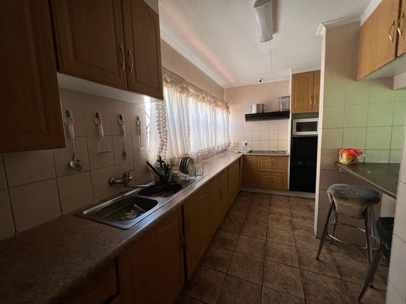 House For Sale in Brackendowns - Photo 10