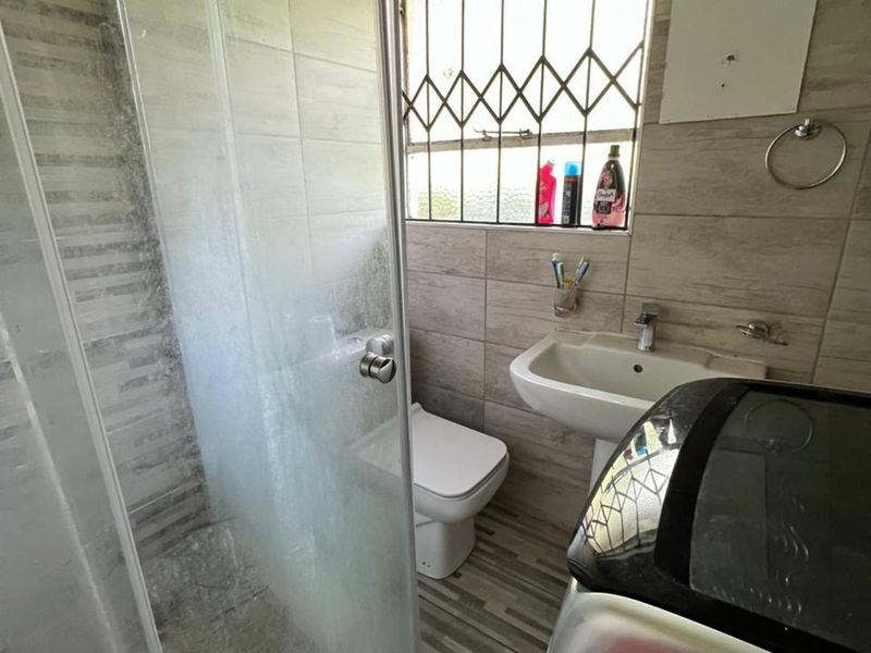 House For Sale in Brackendowns - Photo 8