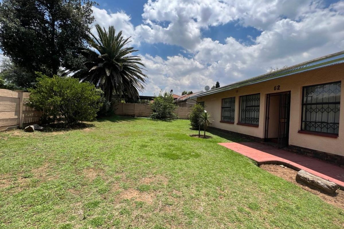 House For Sale in Brackendowns - Photo 2