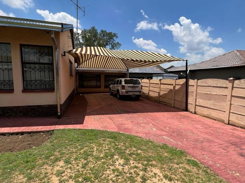 House For Sale in Brackendowns - Photo 3