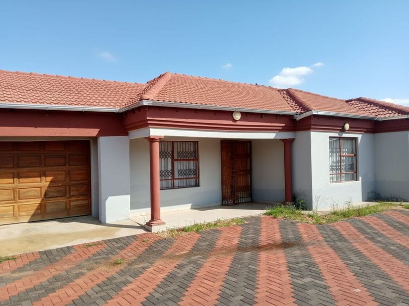 House For Sale in Mankweng - Photo 1
