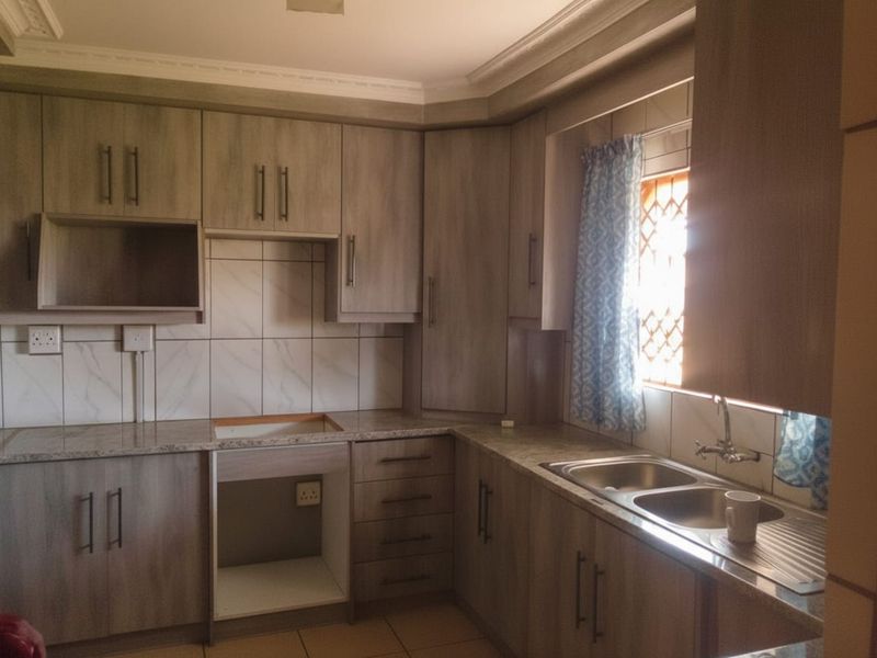 House For Sale in Mankweng - Photo 2