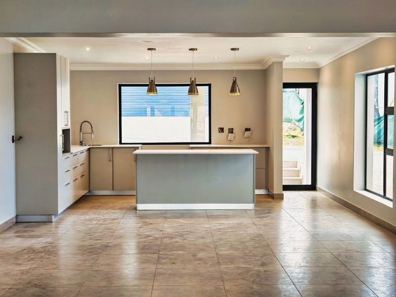 House For Sale in Outeniquasbosch - Photo 3