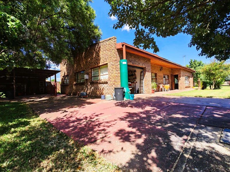 House For Sale in Modimolle Central - Photo 2