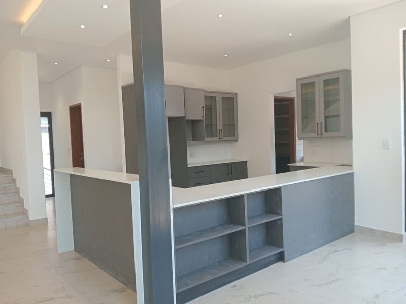 House For Sale in Morningside - Photo 3