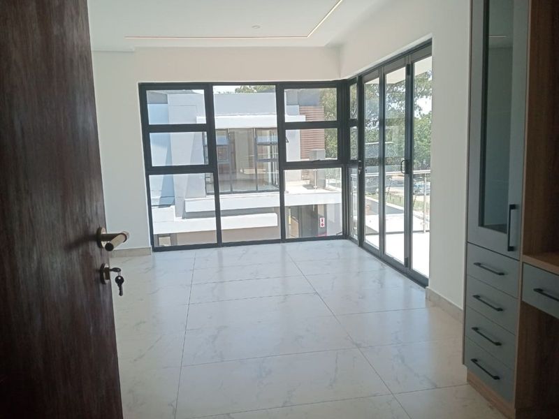 House For Sale in Morningside - Photo 9