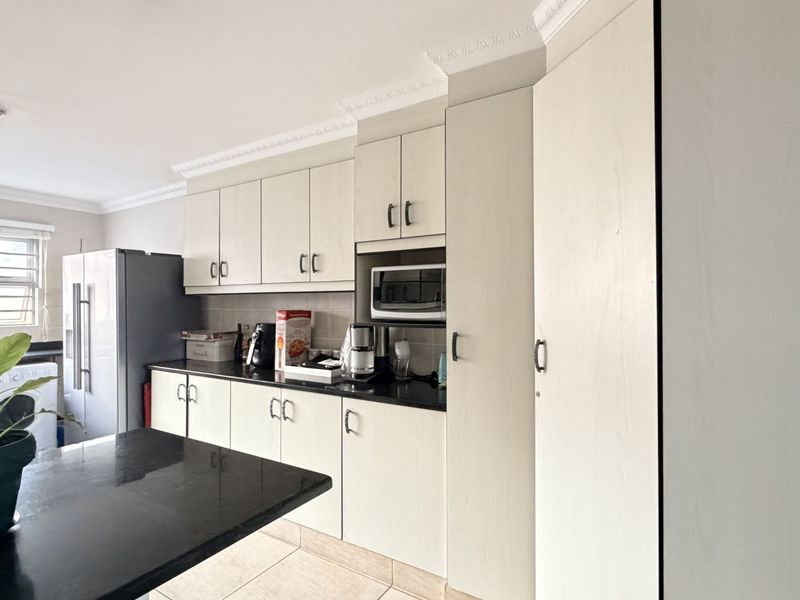 Apartment For Sale in Amanzimtoti - Photo 4