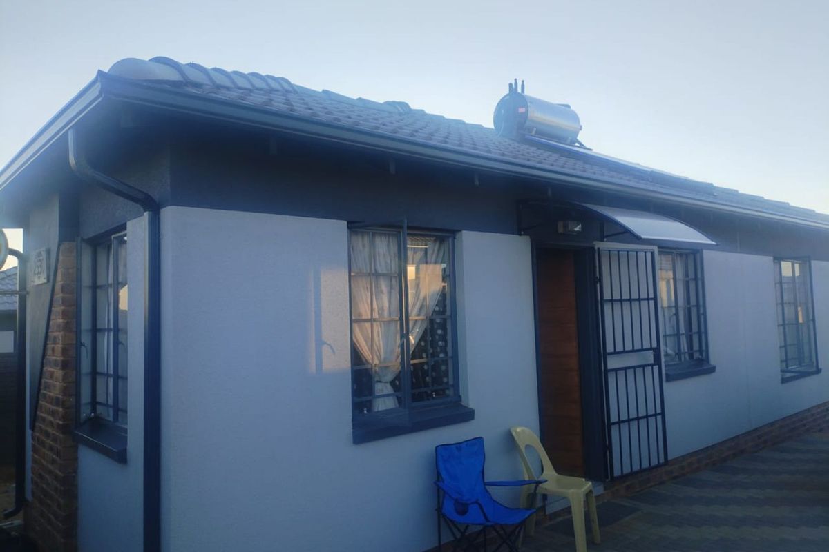 House For Sale in Mamelodi East - Photo 2
