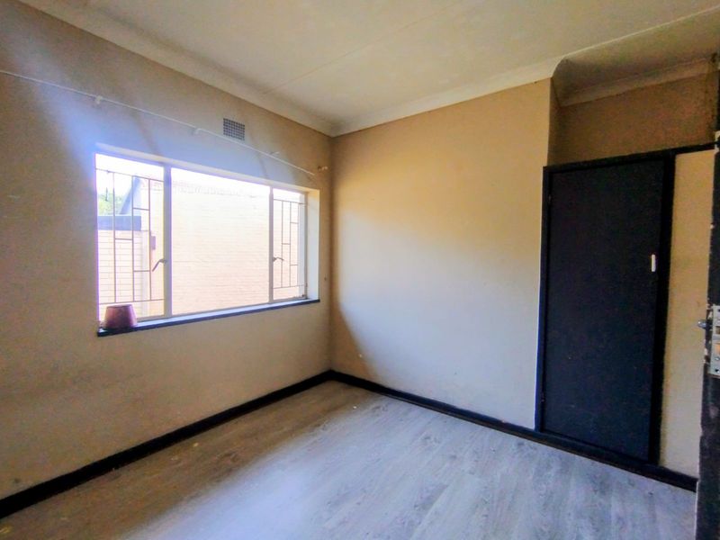 House For Sale in Stilfontein Ext 4 - Photo 4
