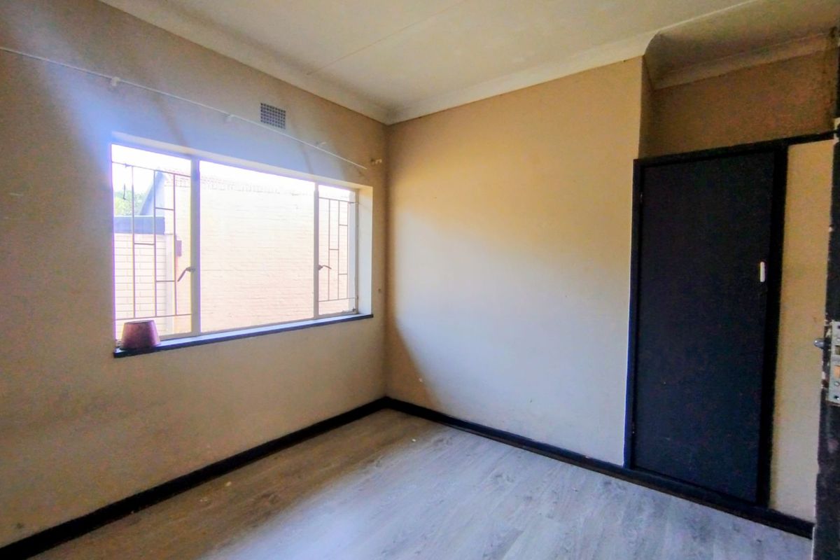 House For Sale in Stilfontein Ext 4 - Photo 4