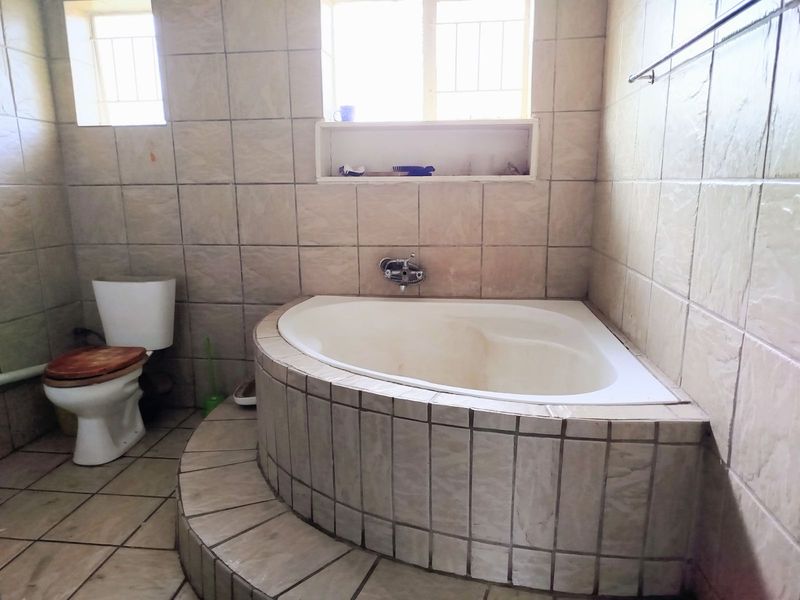House For Sale in Stilfontein Ext 4 - Photo 7