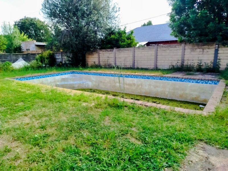 House For Sale in Stilfontein Ext 4 - Photo 6