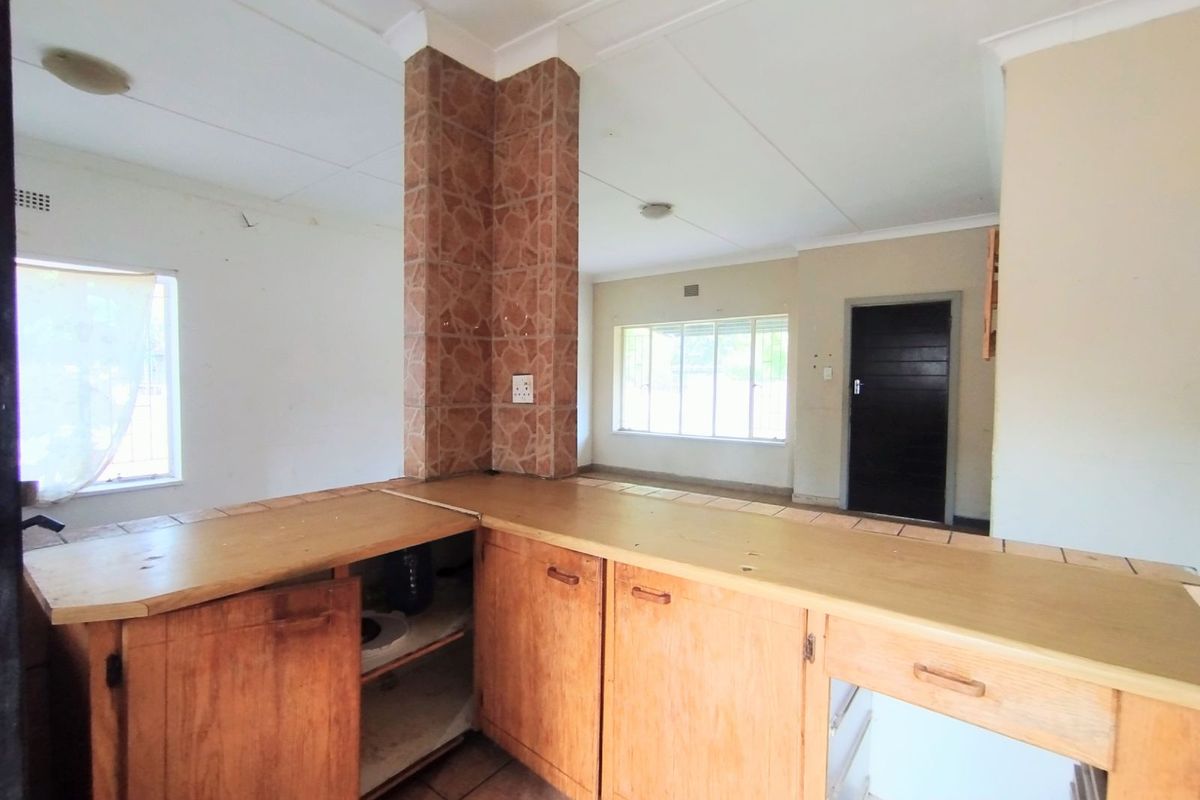 House For Sale in Stilfontein Ext 4 - Photo 2