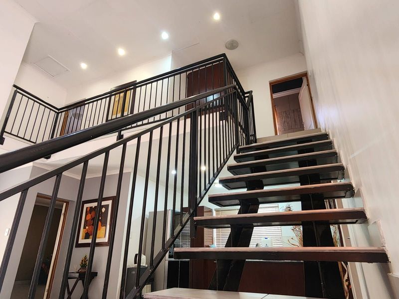 Townhouse For Sale in Bendor - Photo 10