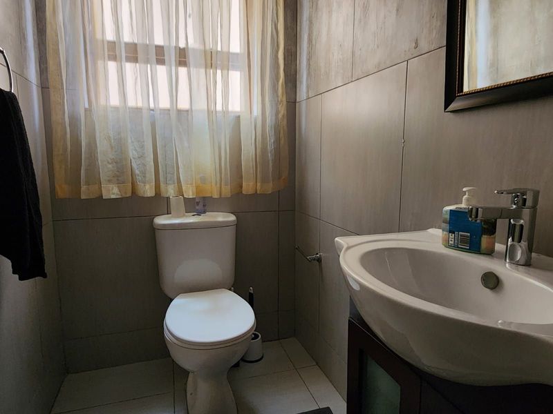 Townhouse For Sale in Bendor - Photo 9