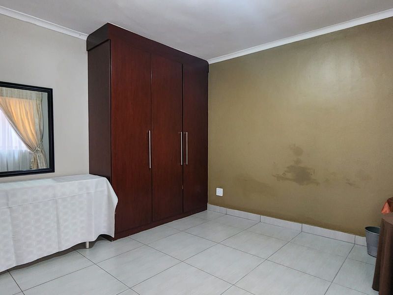 Townhouse For Sale in Bendor - Photo 7