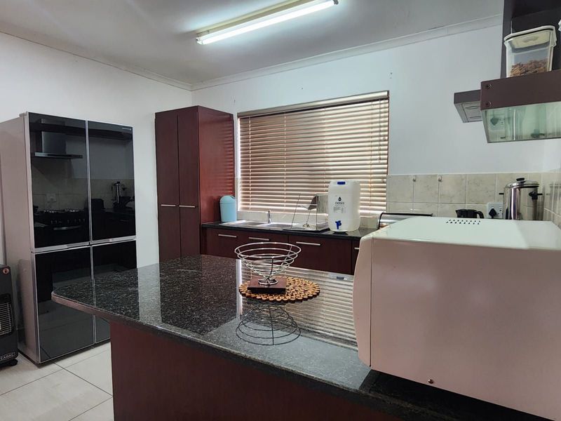 Townhouse For Sale in Bendor - Photo 4