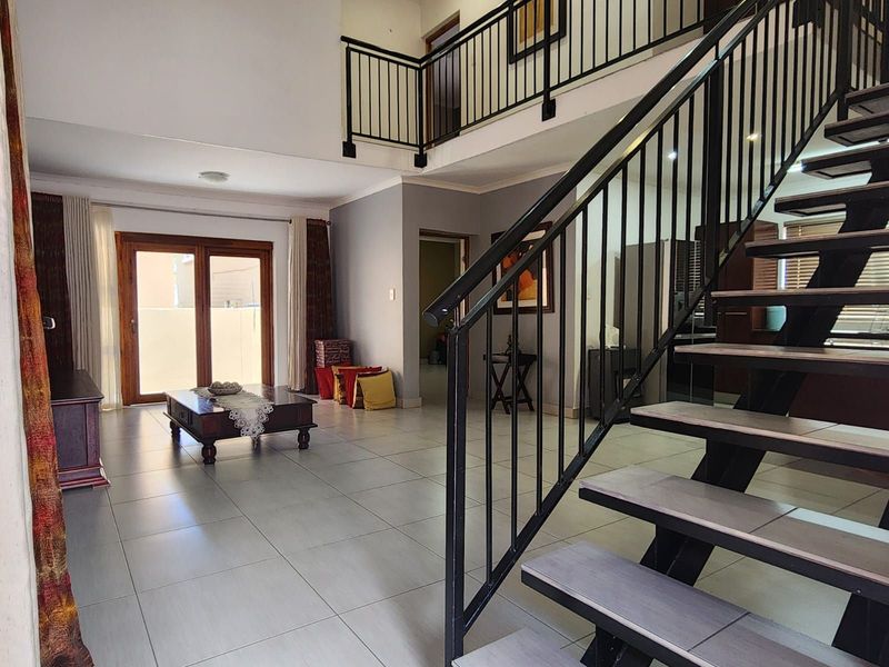 Townhouse For Sale in Bendor - Photo 2