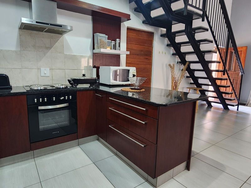 Townhouse For Sale in Bendor - Photo 5