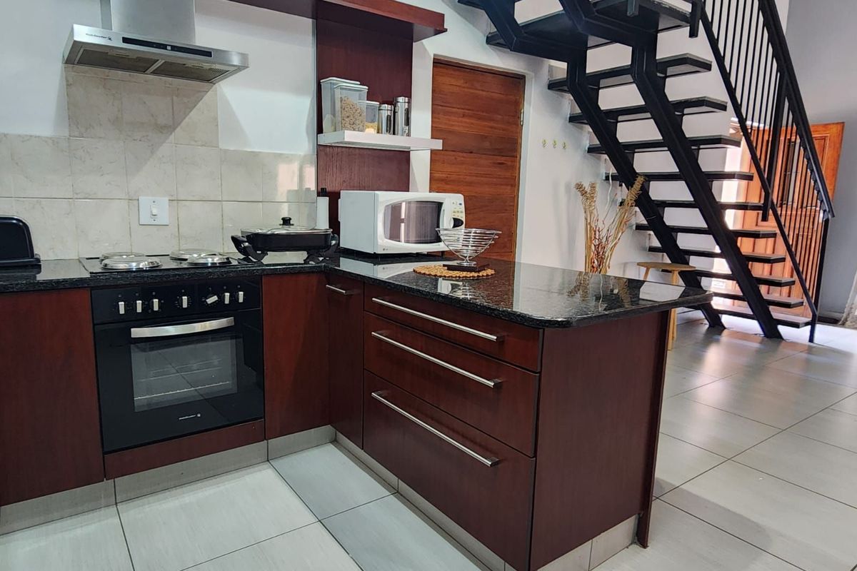 Townhouse For Sale in Bendor - Photo 5