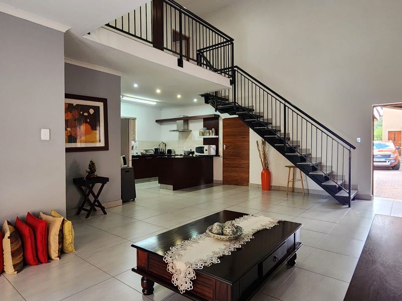 Townhouse For Sale in Bendor - Photo 3