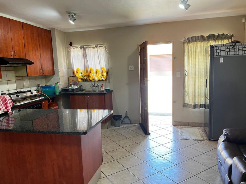 Townhouse For Sale in Halfway Gardens - Photo 4